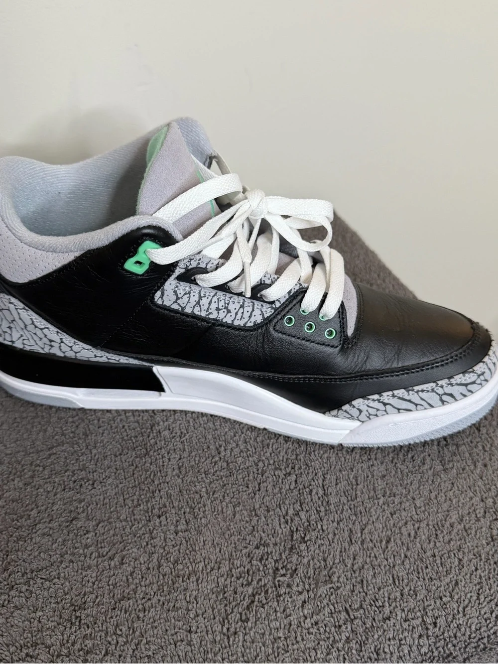Air Jordan 3 Retro Green Glow Black Wolf Grey Men’s size 11
